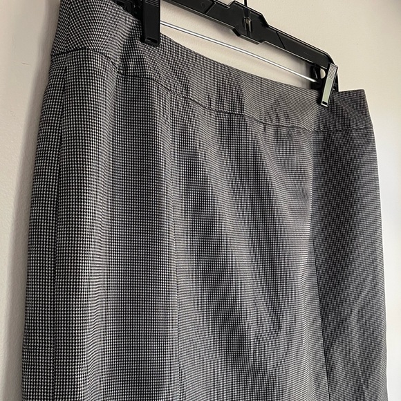 Jones New York Black and White Checkered Pleated Skirt Size 14 - Picture 2 of 5